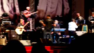 Download lagu Funny Zainal Abidin introduces the band members in The Legendary Concert 2012 mp3