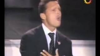 preview picture of video 'LUIS MIGUEL - «La barca» [live in Velez (Argentina) - 2005]'