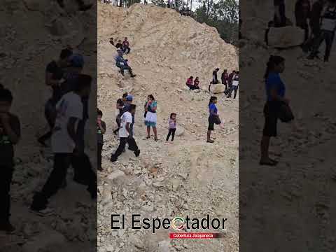 Vecinos sorprendidos por nacimiento de agua en plena sequedad, pinula