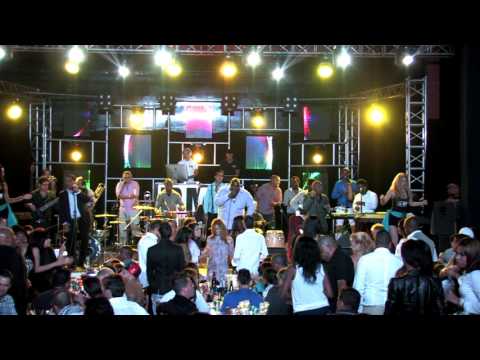 Alexander Abreu y Havana d' Primera -  Al final de la vida Live PMM