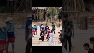 I TRIED THE TINIKLING DANCE IN CAT CAT VILLAGE SAPA VIETNAM #shorts #catcatvillage #sapavietnam