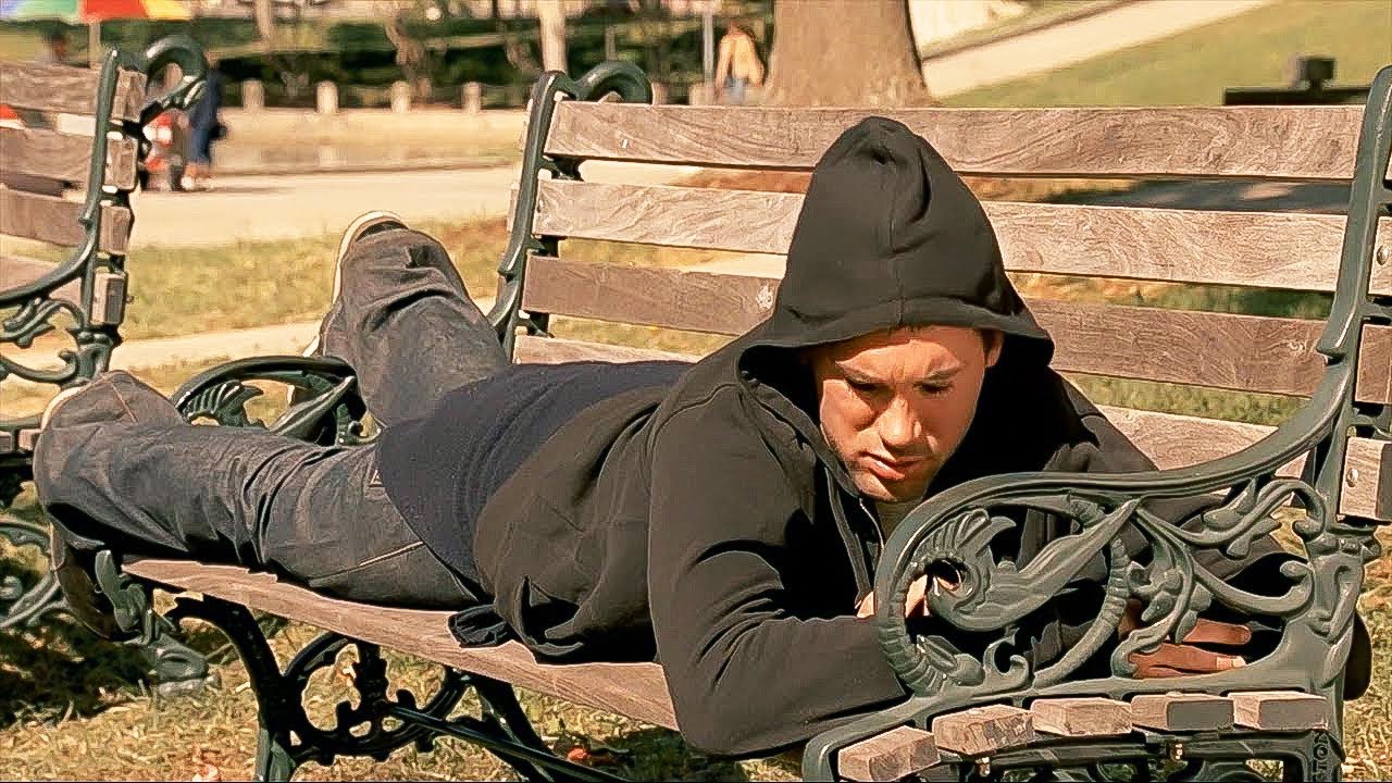 Um Riquinho Mimado Vai Ser Obrigado a Encarar a Realidade Pela Primeira Vez Na Vida