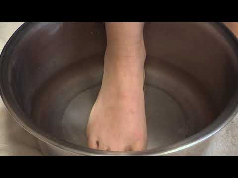 Soaking Feet with White Vineagar and/or Epsom Salt
