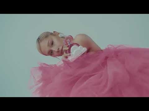 Ariana Grande Cloud Pink commercial