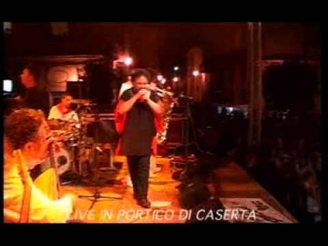 enzo avitabile & bottari_ tarantella bruna _ portico di caserta.mpg