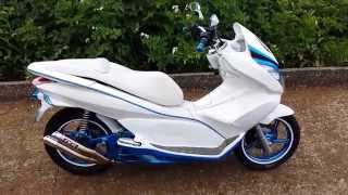 preview picture of video 'Honda pcx White blue sound exhaust ixil'