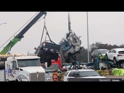 02-11-2021 Fort Worth, TX - 100 car pile up leaves mulitple people dead