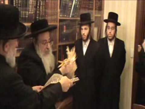 Sanz Klausenberg Rebbe Kaporos Erev Yom Kipur