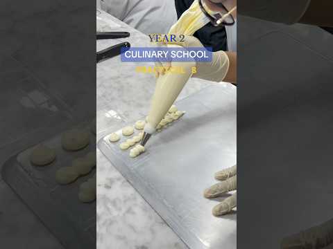 Covered in butter cream!! #cake #culinary #trend #food #foodcraze #dubai #culinaryworld