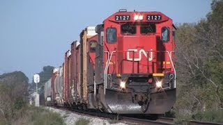 preview picture of video 'CN 2127 East (C40-8) By Burlington, Illinois on 9-11-2012'