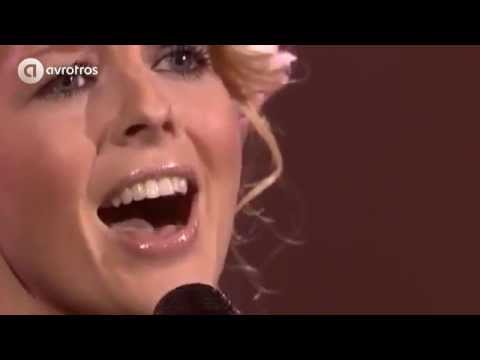 Chantal Janzen zing Papa - in 'Een Nieuwe Jas'