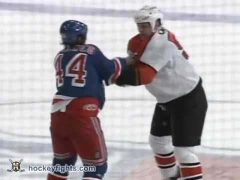 Ben Eager vs Ryan Hollweg