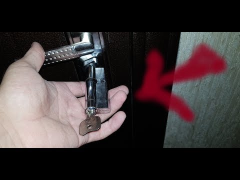 Как самостоятельно заменить личинику замка входной двери
