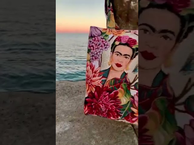 Vídeo relacionado con Gifters | Pack de Bolsa y Botella Personalizadas con Nombre | Diseño Frida, Artístico Floral | Shopper, Tote Bag con Cremallera | Termo Acero Inoxidable 750ml | Regalo Original Mujer, Amiga, Madre