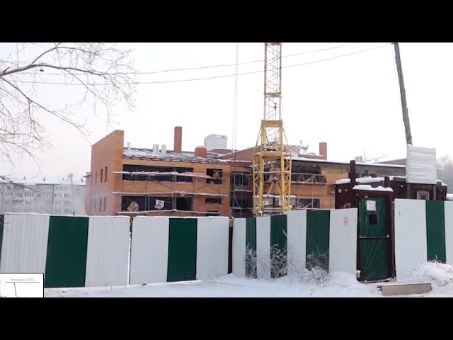 Спилили деревья ради садика