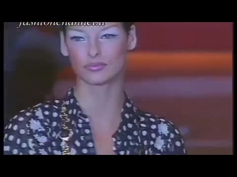 GIANNI VERSACE Spring Summer 1993 Milan 3 of 5 pret a porter by Fashion Channel