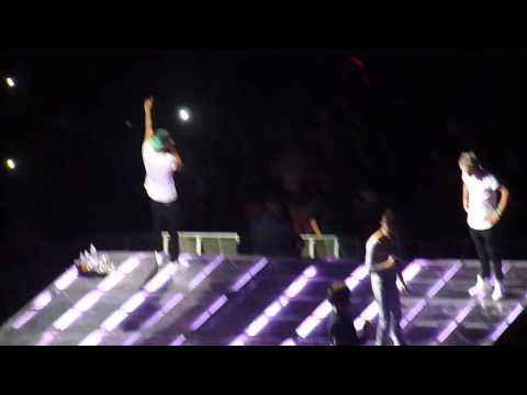 One Direction 6/25/13 Liam jumps on security guard's back
