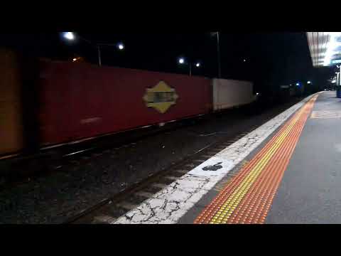 Super rare freight train and steam R711 and national Pacific nr freight 13May 2023 7:30