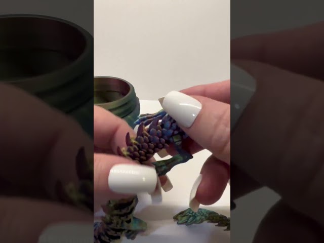 Vídeo relacionado con Genérico Dragon 3D, Huevo de Dragón Impreso, Dragones Juguete Articulados, Figura Decorativa para Mesa, Articulaciones Flexibles, Regalos de Pascua, Adecuado para Automóviles, Oficinas y Decoración