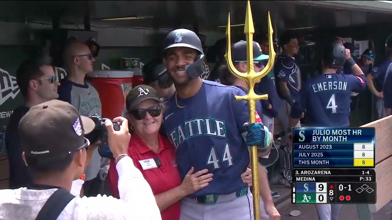 10 HRs for Julio Rodríguez 🔱 He hammers a 3-run shot for the Mariners in the 8th! | MLB Highlights