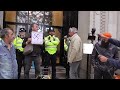 JEFF WYATT CONFRONTS THE POLICE OUT SIDE AUSTRALIA HOUSE  #METPOLICE