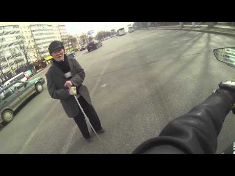 Der Opa und der Biker [Video aus YouTube]