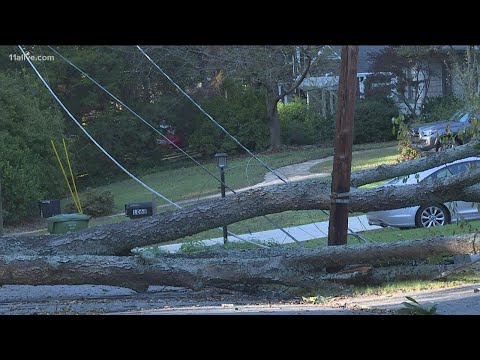 People in Atlanta neighborhood frustrated on day four with no power