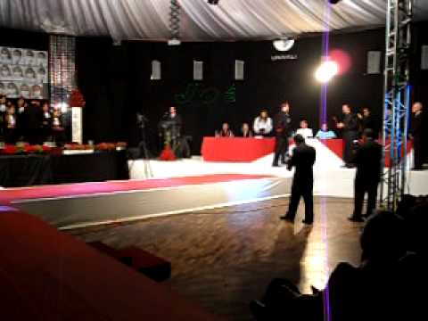 João recebendo o canudo - Formatura Odonto Univali 2010/1