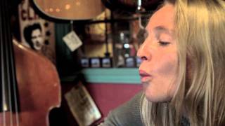 Lissie- Look Away (Wood &amp; Wires Session)