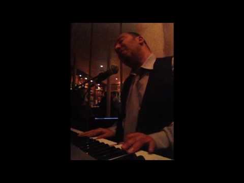 gilles benoliel live a l'ambre bar ( piano bar )