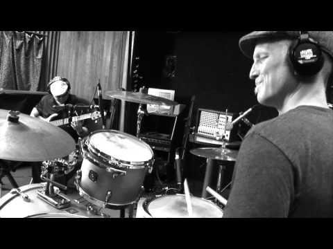 ManoaDNA feat. Jake Shimabukuro - Feel The Light (Official Music Video)