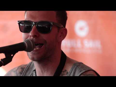 Vinnie Caruana (I Am The Avalanche) -- "Green Eyes" Live at Warped Tour (6-22-12)