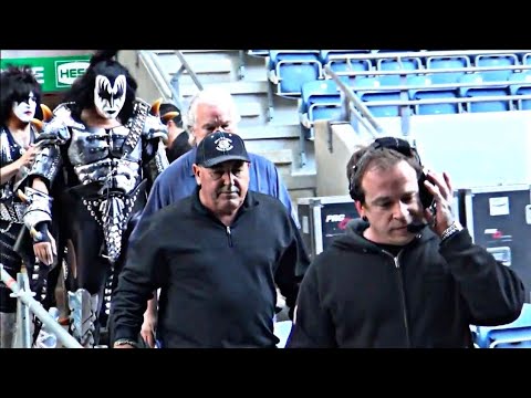 KISS: What's your IMPOUNDING CONCERT ENTRANCE LIKE | KISS BACKSTAGE - METAL LOVER TV