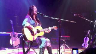 Kasey Chambers: "The Captain"