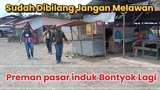 Download lagu MARKET THUG BEATEN BLOODY BY STRANGERS mp3 Download lagu MARKET THUG BEATEN BLOODY BY STRANGERS mp3