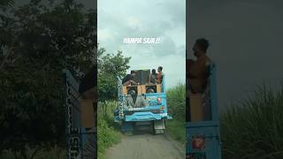 Download lagu SO ALMOST!! This young man dared to climb onto a Madura Tiger truck mp3
