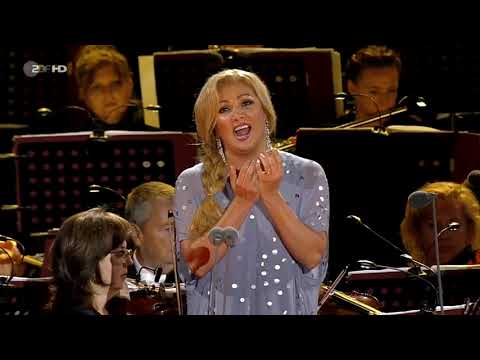 Anna Netrebko LIVE in Waldbühne   Puccini O mio babbino caro