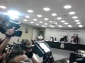 Marcos Medeiros tenta agredir manifestantes! 