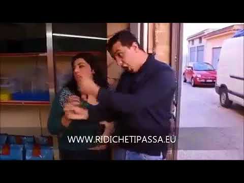 Gag esilarante: il pappagallo e il passante cornuto... chi avrà ragione?!