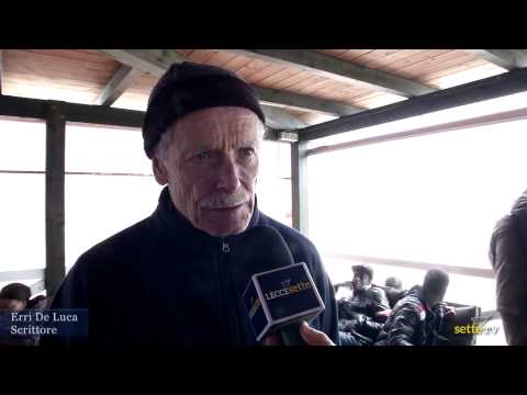 Erri De Luca and Alessandro Gassman with the Canzoniere Grecanico