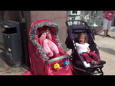 Verona Italië straat artiest Baby Act - Pazzo a Verona - Pazzo all'arena di Verona WHAT HAPPENS HERE