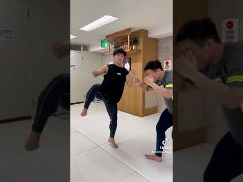 目線フェイントの三日月蹴り🌙#格闘技 #キックボクシング #空手 #karate #kickboxing