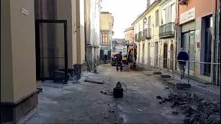 via-i-sampietrini-ballerini-lungo-le-strade-torna-la-pietra-lavica-ad-ariano