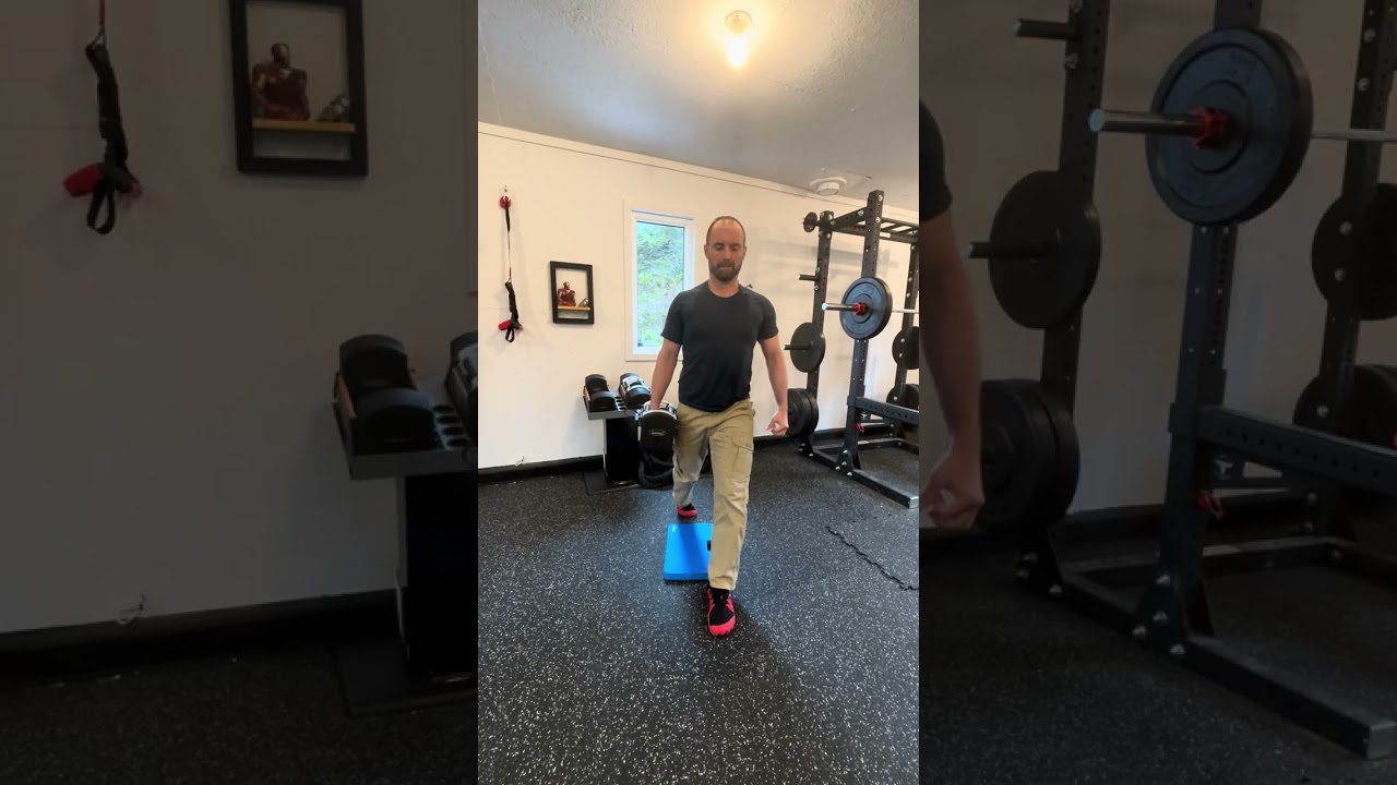 3. Suitcase Split Squat (Front View)