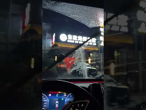 这个去油的效果真的太猛了，这下再也不用担心晚上开雨刮的时候看不清了#奔驰 #玻璃水 #去油膜 #汽车用品