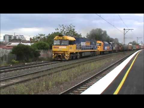 NR9(PN)-AN8(PN)-NR80(Diamonds) with 1MB4 Freight at Middle Footscray 13/11/11