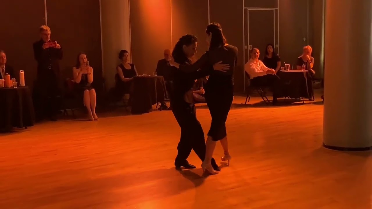 Maria Elena Ybarra y Hoi Shan Leung tango performance 2 at Tango Cafe on 20230315