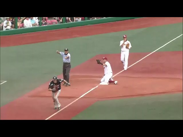 8回表 マリーンズ・ハフマンのガッツ溢れるタイムリー2塁打!! ハフマン自身も本塁まで激走するが… 2014/7/12 E-M