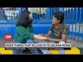 Tukang Pijat Keliling Raup Cuan Di Tengah Kepadatan Pelabuhan Merak