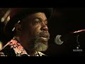 LURRIE BELL EN RED HOUSE STUDIOS: ¨ I wonder why?¨
